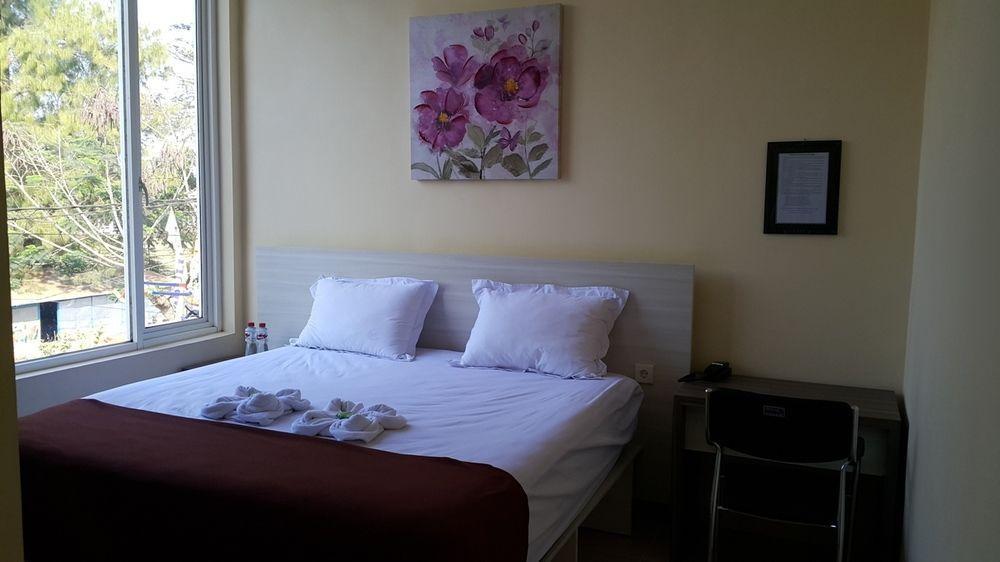 Ambulu Hotel Lojejer Ngoại thất bức ảnh
