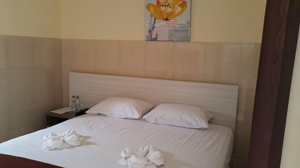Ambulu Hotel Lojejer Ngoại thất bức ảnh